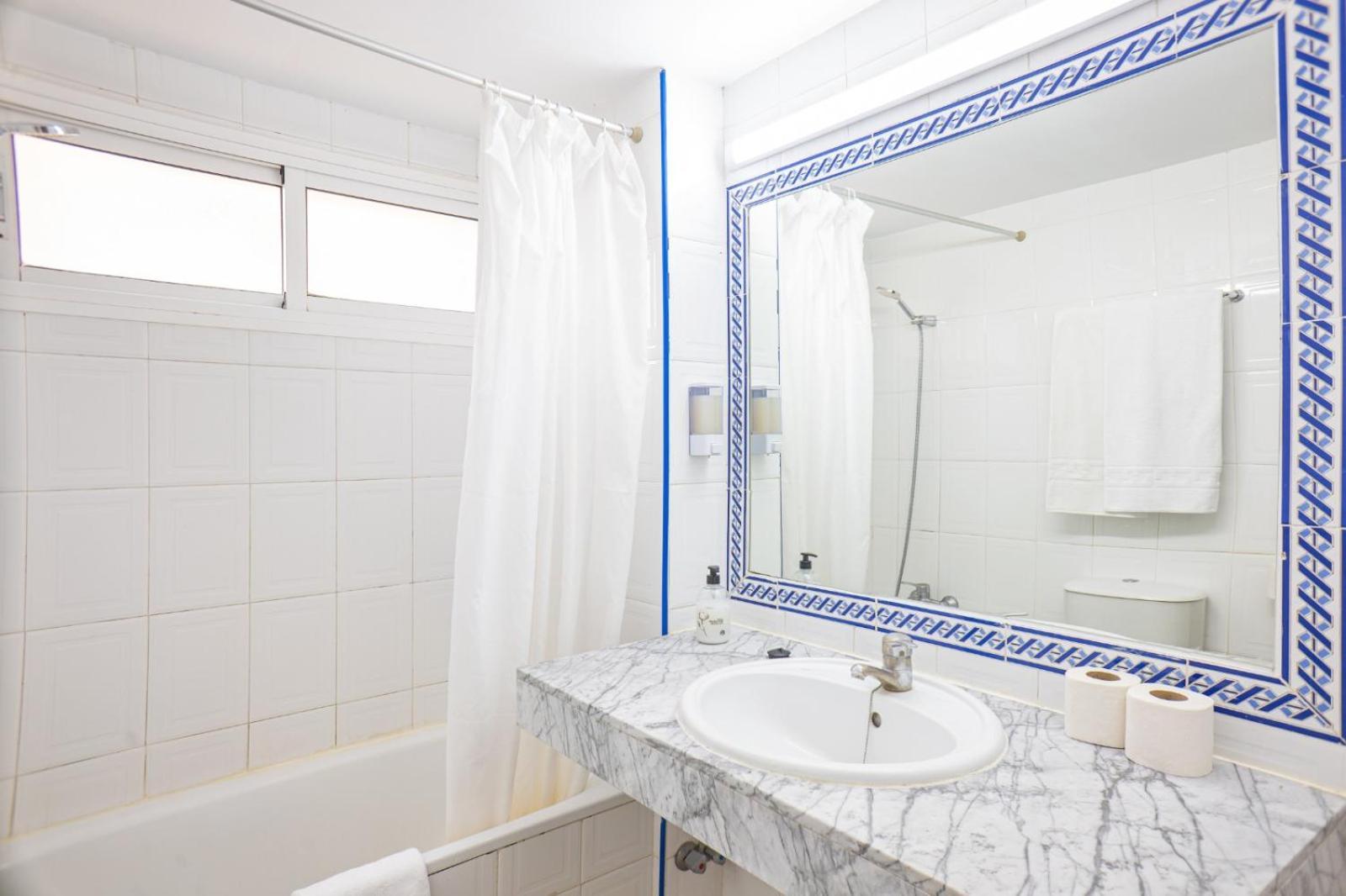 Apartamentos El Velero Torremolinos Bilik gambar