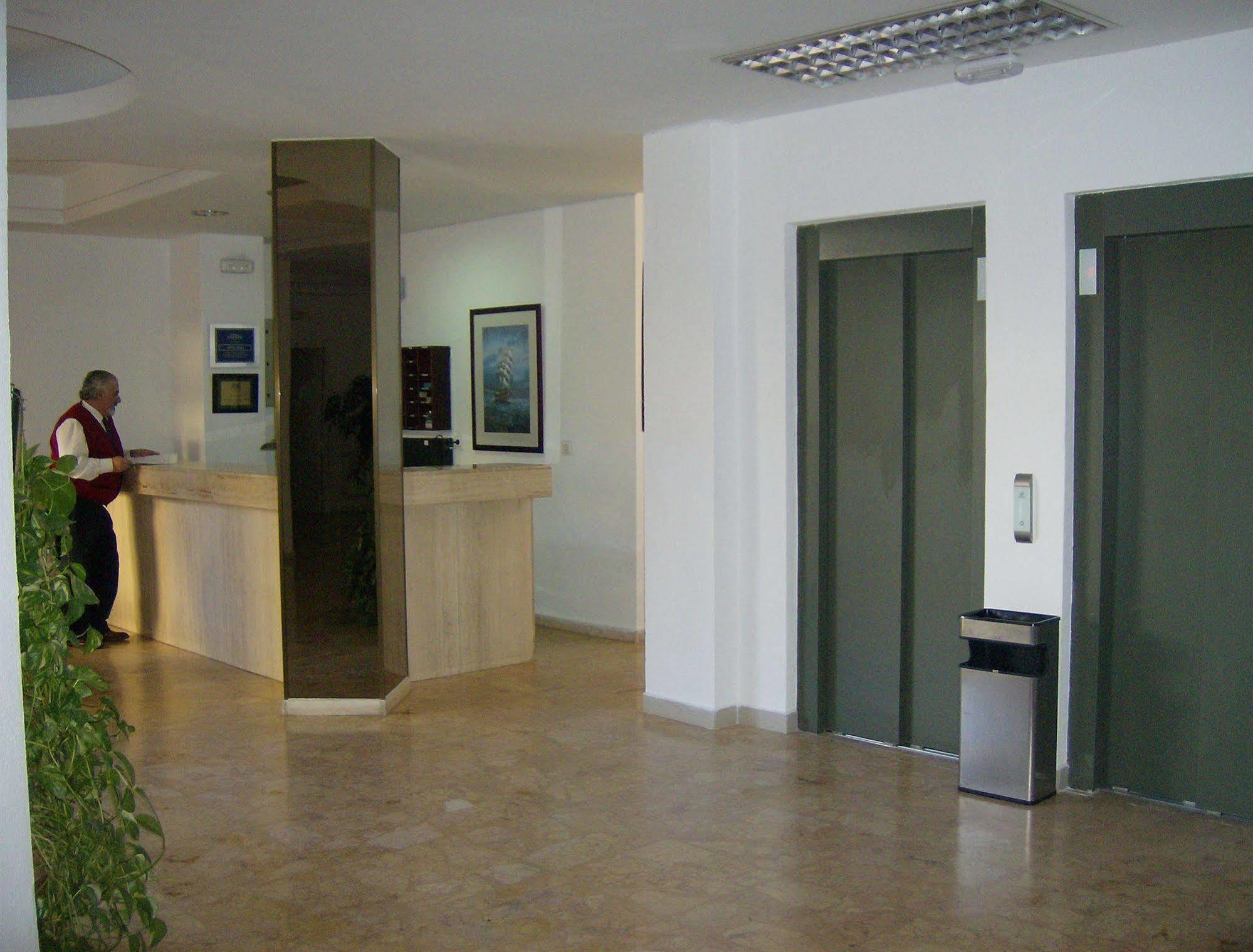 Apartamentos El Velero Torremolinos Luaran gambar